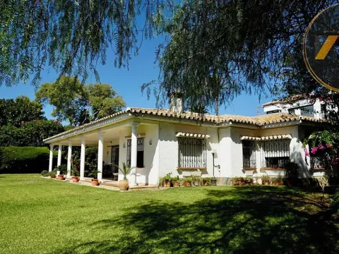 Prodej vily, Estepona, Španělsko, 220 m2