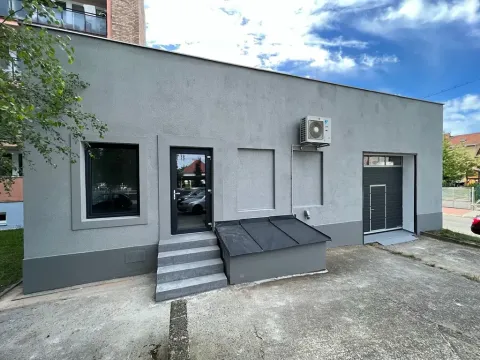 Prodej obchodního prostoru, Praha - Horní Počernice, Komárovská, 210 m2