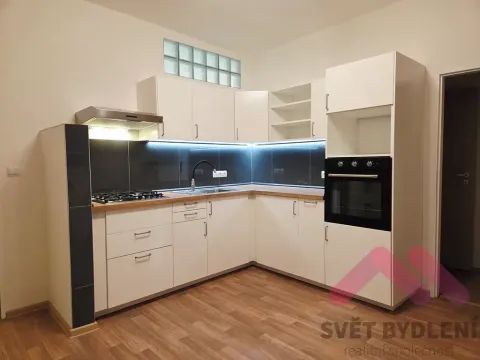 Pronájem bytu 2+1, Praha - Žižkov, Ambrožova, 82 m2
