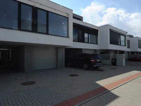 Pronájem rodinného domu, Praha - Horní Měcholupy, U Golfu, 227 m2