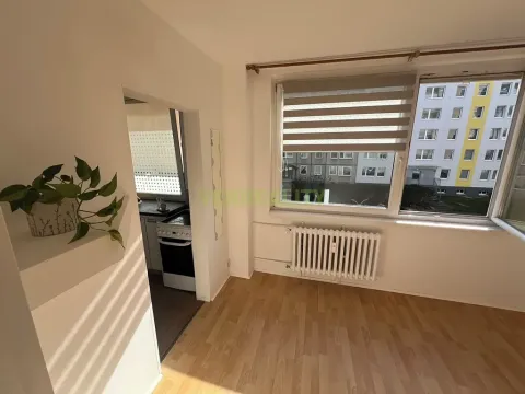 Pronájem bytu 1+kk, Praha - Modřany, Rodopská, 30 m2