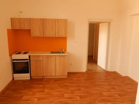 Pronájem bytu 2+kk, Úpice, Regnerova, 47 m2