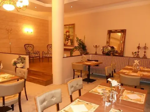 Prodej restaurace, Karlovy Vary, Divadelní náměstí, 390 m2