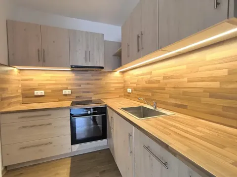 Pronájem bytu 2+kk, Hradec Králové, Dukelská třída, 54 m2