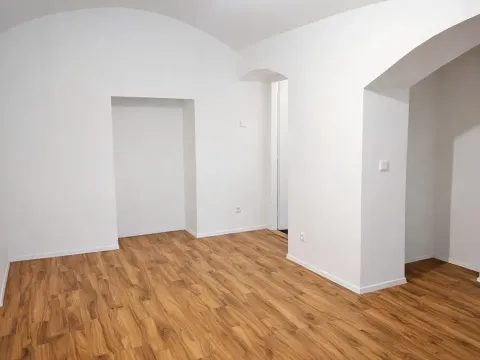 Pronájem obchodního prostoru, Praha - Strašnice, Saratovská, 110 m2