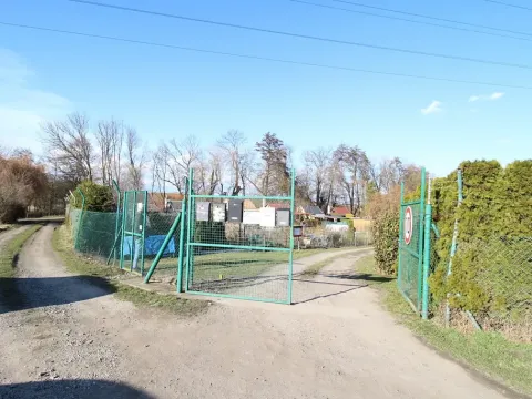 Pronájem chaty, Slaný, 16 m2