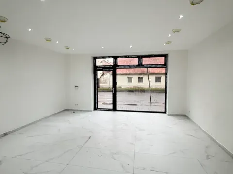 Pronájem obchodního prostoru, Praha - Uhříněves, Přátelství, 92 m2