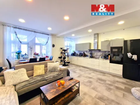 Prodej bytu 2+kk, Opava, náměstí Svaté Trojice, 57 m2