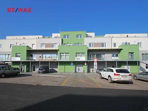 Pronájem garážového stání, Kolín, Antonína Dvořáka, 15 m2