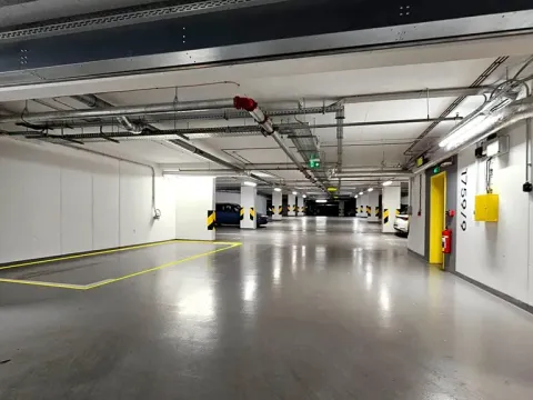Pronájem garážového stání, Praha - Nusle, Bělehradská, 20 m2
