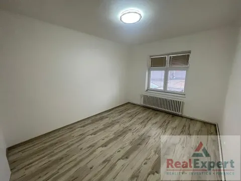 Pronájem bytu 1+1, Praha - Čakovice, Cukrovarská, 34 m2