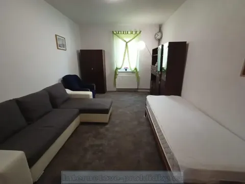 Pronájem bytu 1+1, Praha - Holyně, U vápenice, 43 m2