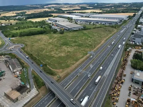 Pronájem komerčního pozemku, Praha, 2000 m2
