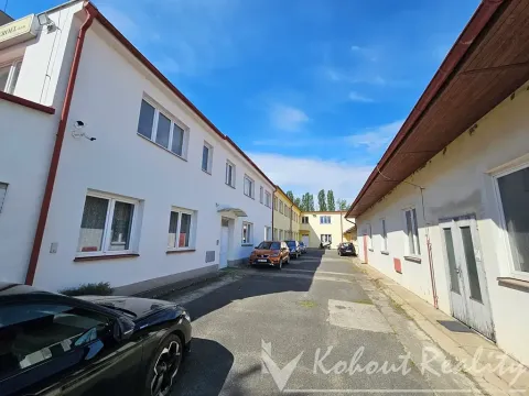 Pronájem kanceláře, Praha - Hloubětín, Nademlejnská, 136 m2