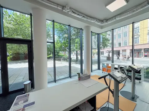 Pronájem obchodního prostoru, Opava, náměstí Republiky, 65 m2