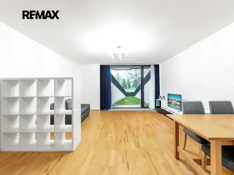 Pronájem bytu 1+kk, Praha - Žižkov, Ke kapslovně, 53 m2