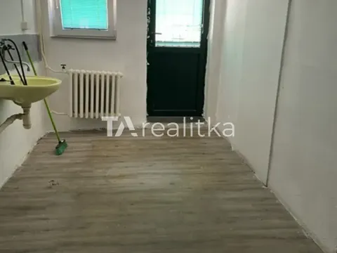 Pronájem obchodního prostoru, Karviná, Božkova, 8 m2