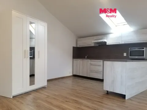 Pronájem atypického bytu, Droužkovice, Rudé armády, 62 m2