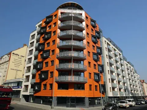 Pronájem garážového stání, Praha - Libeň, Kurta Konráda, 20 m2