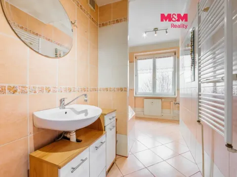 Prodej bytu 3+1, Bukovany, 84 m2