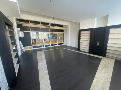 Pronájem obchodního prostoru, Zlín, náměstí Práce, 45 m2