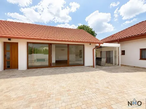 Prodej vícegeneračního domu, Praha - Pitkovice, Žampiónová, 190 m2