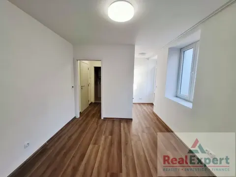 Pronájem bytu 1+kk, Praha - Vinohrady, Máchova, 20 m2