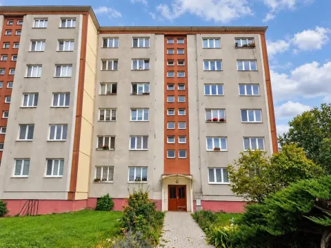 Prodej bytu 3+1, Kralupy nad Vltavou - Lobeček, nám. Mládežníků, 74 m2